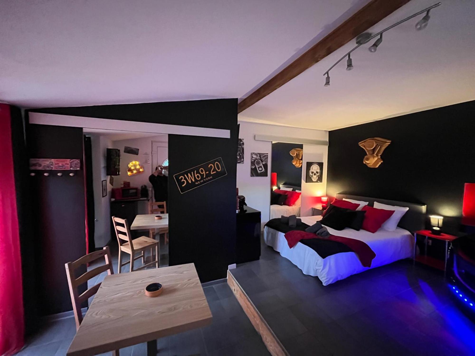 "Le Maloya" Chalets Independants -Chambre Balneo - Relais Motards Lacaune Luaran gambar