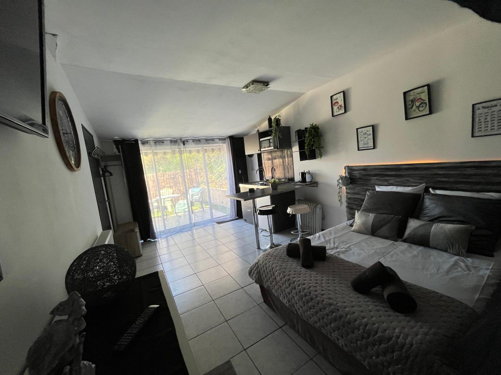 "Le Maloya" Chalets Independants -Chambre Balneo - Relais Motards Lacaune Luaran gambar