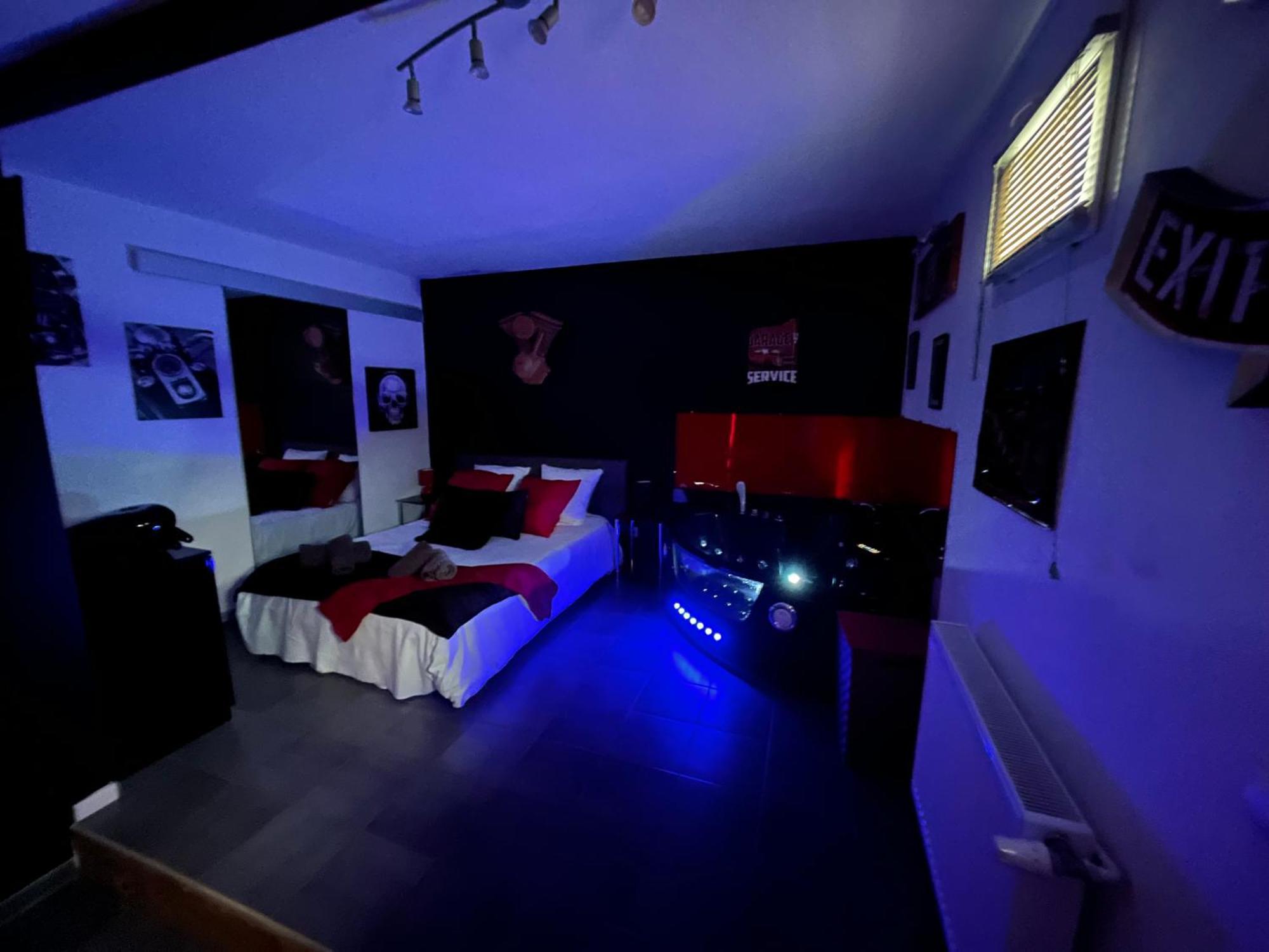 "Le Maloya" Chalets Independants -Chambre Balneo - Relais Motards Lacaune Luaran gambar