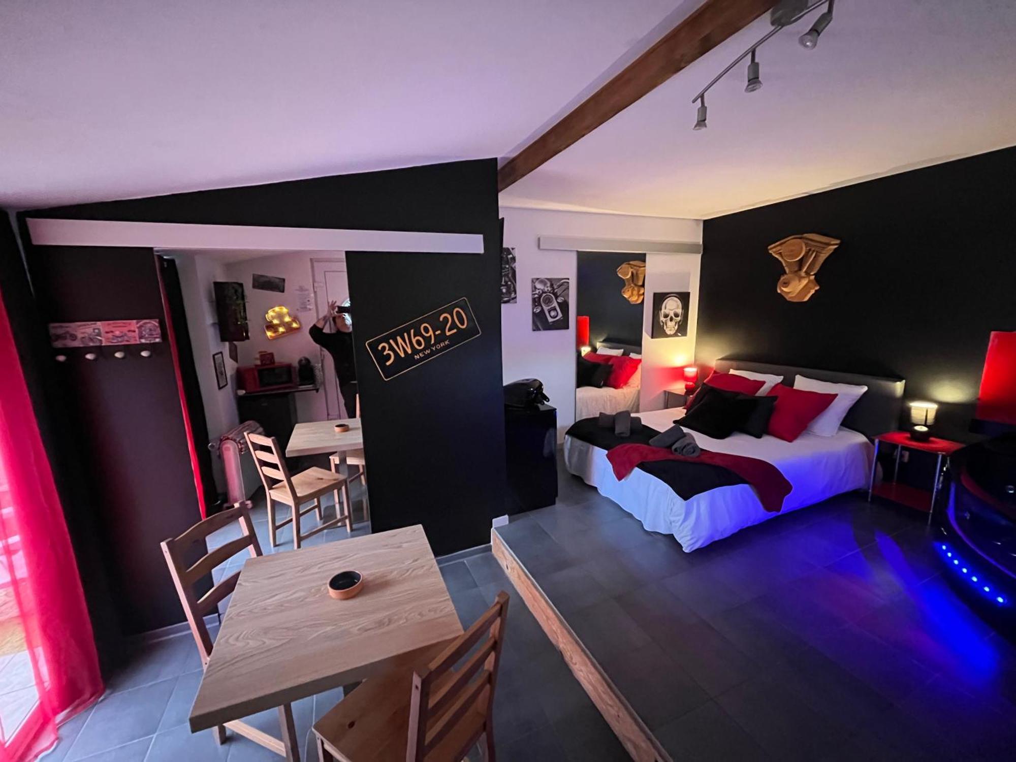 "Le Maloya" Chalets Independants -Chambre Balneo - Relais Motards Lacaune Luaran gambar