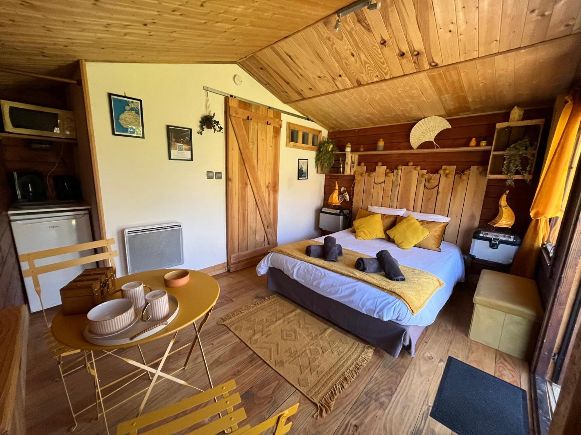"Le Maloya" Chalets Independants -Chambre Balneo - Relais Motards Lacaune Luaran gambar
