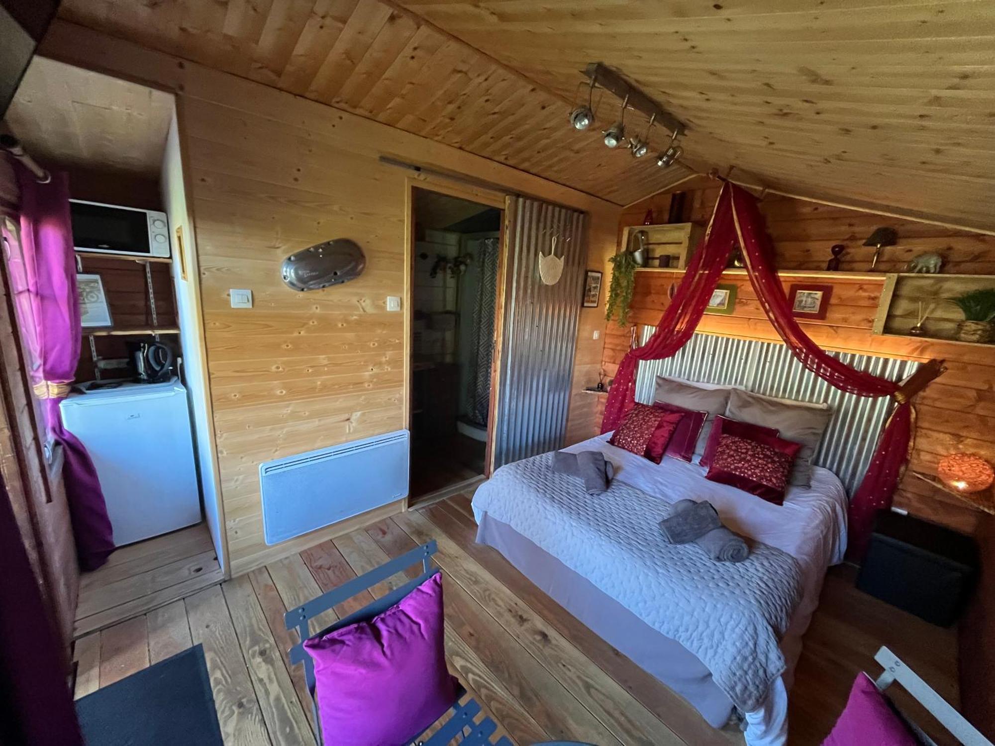 "Le Maloya" Chalets Independants -Chambre Balneo - Relais Motards Lacaune Luaran gambar