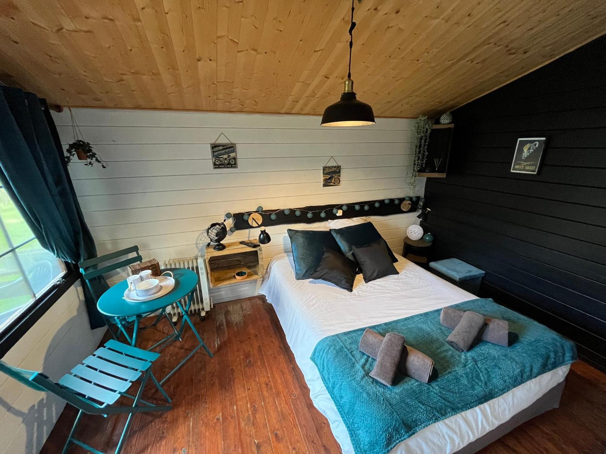 "Le Maloya" Chalets Independants -Chambre Balneo - Relais Motards Lacaune Luaran gambar