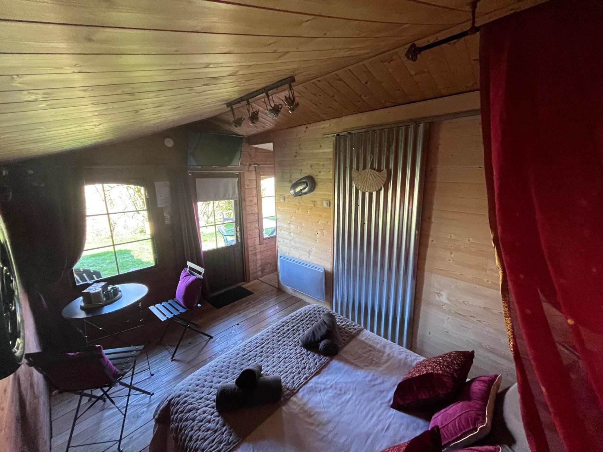 "Le Maloya" Chalets Independants -Chambre Balneo - Relais Motards Lacaune Luaran gambar